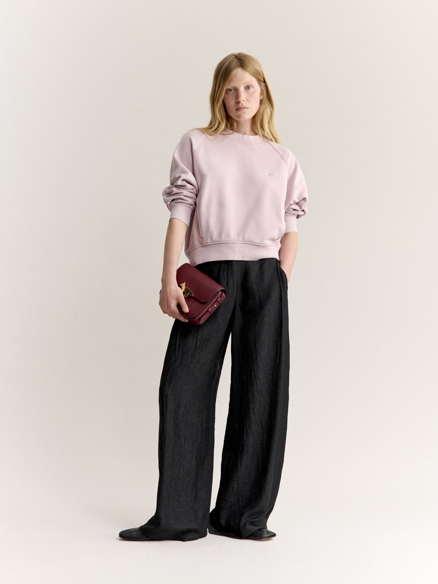 Áo sweatshirt nữ Baby Fox phai màu có túi dáng relaxed